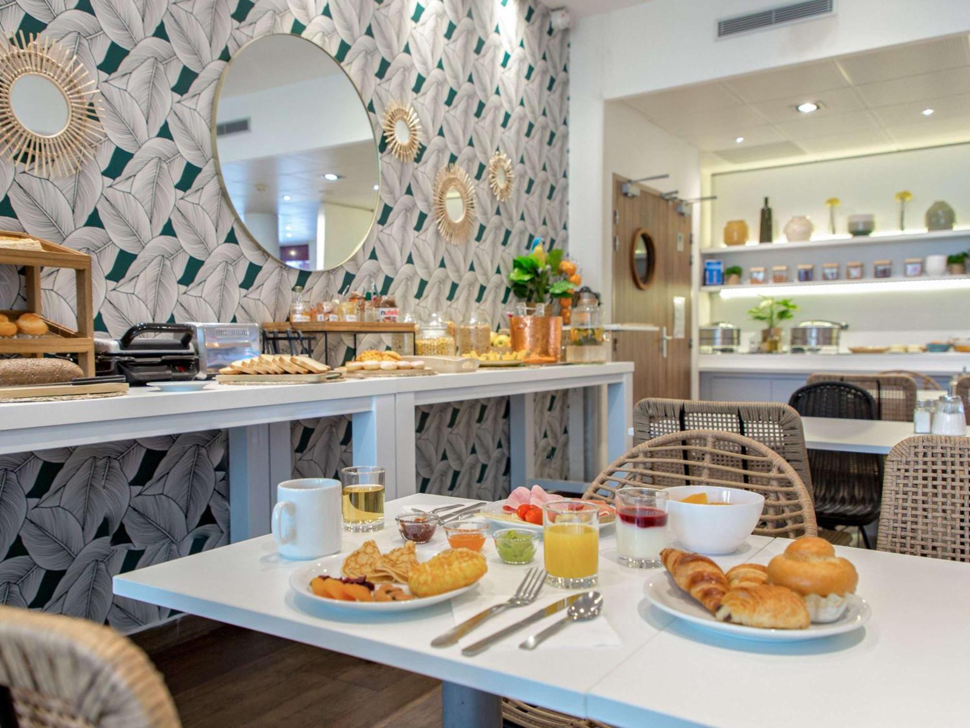 Novotel Centre Hotel 4*